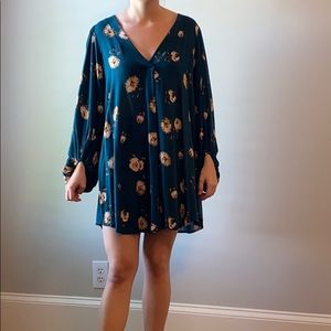 Long sleeve dress. Teal with gold flowers